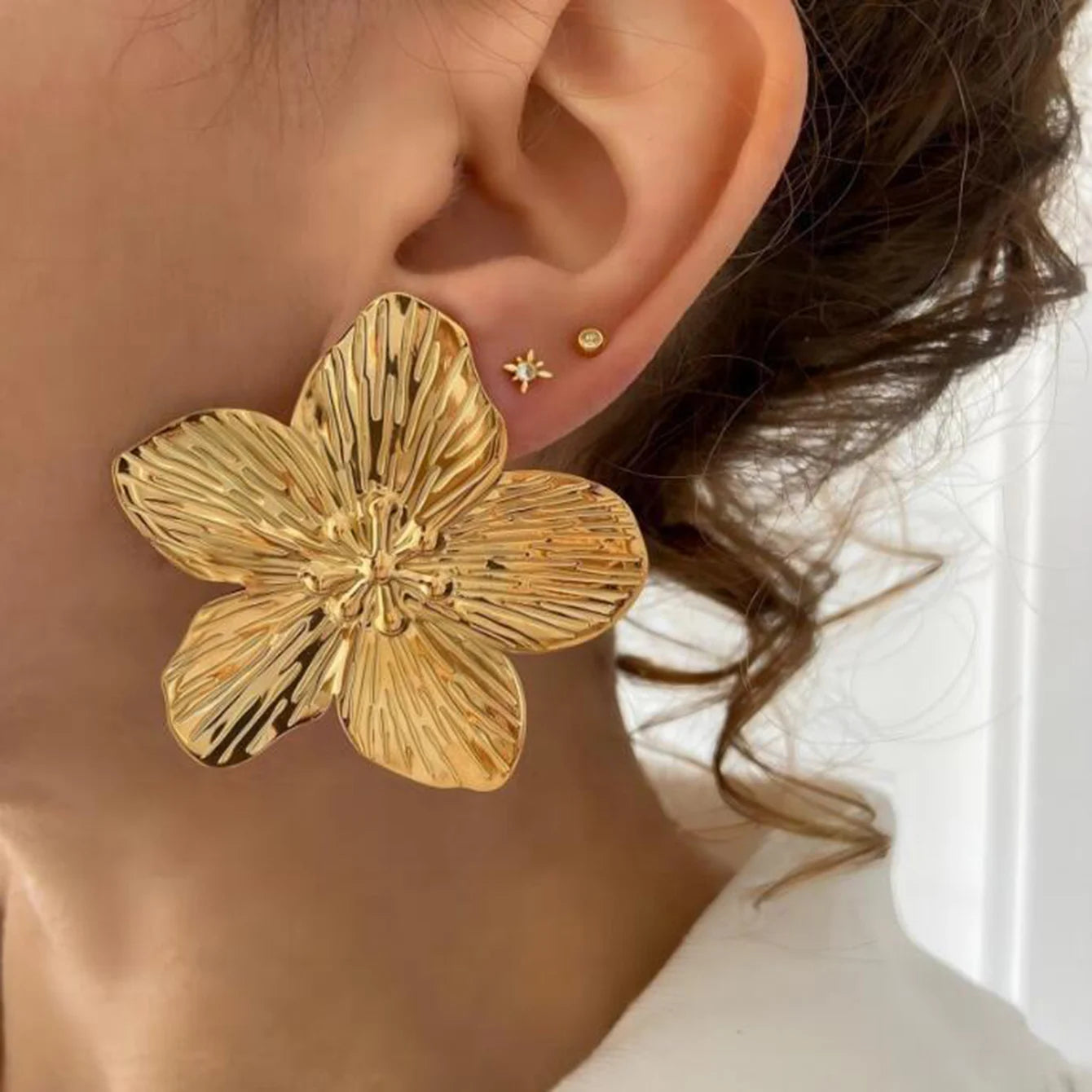 Vintage Flower Stud Earrings — 18K Gold Plated